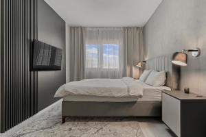 Ultra-Modern & Spacious 2BR Apartment with Balcony