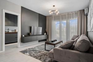 Ultra-Modern & Spacious 2BR Apartment with Balcony