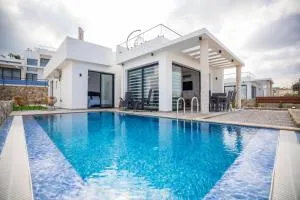 Modern Bungalow with Private Pool and Sea View - Khoti Island