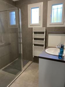 Maisons de vacances La Maison de Gari spacious house with swimming pool and beautiful exterior : photos des chambres