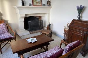 La Maison de Gari spacious house with swimming pool and beautiful exterior