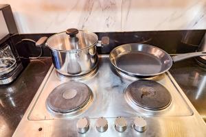 Lush 2br 98sqm MOA 200mbps Netflix XBOX Printer