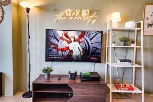 Lush 2br 98sqm MOA 200mbps Netflix XBOX Printer