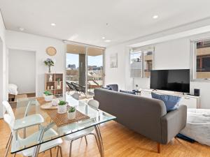 Cosy 2BR Apartment w Terrace in Adelaide CBD