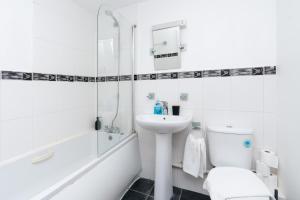 Cozy 2 Bed Apartment in City Centre-Free Parking