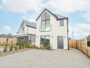 49 Ramley Road - Everton