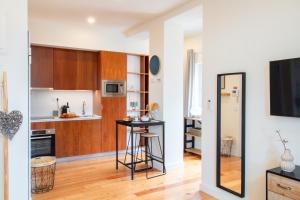 Miragaia Studio w Patio by LovelyStay