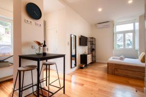 Miragaia Studio w Patio by LovelyStay