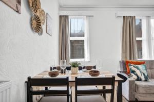 Modern 2BED apartment in Prime Location