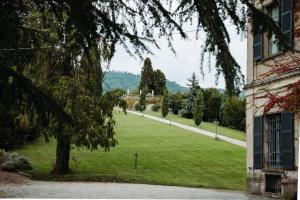 Villa Lucini 1886 Garden Apt near Lake Como and Milan