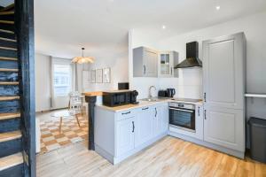 Maison trois chambres avec cour, parking gratuit