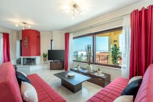 Sunlit sea view apartments