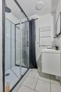 Château Émeraude, T2 hypercentre, Terrasse, Charme et détente