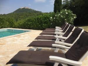 Spacious villa with 10x5m pool, aircon. Rural retreat, stunning views.