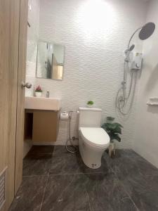 Entire townhouse located on a national highway