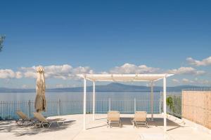 Pouletis Family Apartments - Akroyali Seaview Getaways