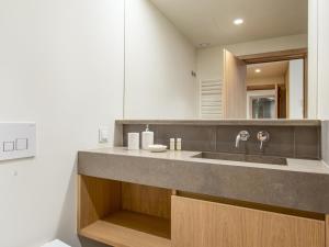 Liberdade Superb Apt with AC Elevator Garage