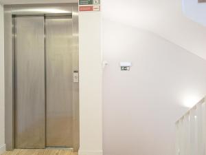 Bairro Alto Charming Bright Apt with AC Elevator