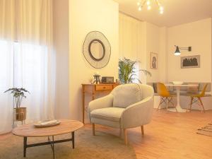 Bairro Alto Charming Bright Apt with AC Elevator