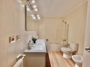 Enorme y Luminoso Apartamento para 13 personas con balcones en el corazón de Sevilla