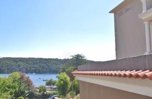 Seafront Family Apartment Una - Sunny Rab Island