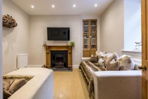 Stunning Views from this cosy Dog Friendly Riverside Cottage in Noss Mayo