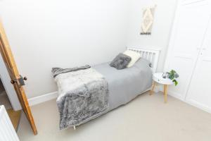 Stunning Views from this cosy Dog Friendly Riverside Cottage in Noss Mayo