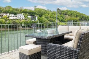 Stunning Views from this cosy Dog Friendly Riverside Cottage in Noss Mayo