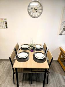 Sejours chez l'habitant Appartement T2 confortable - Piscine et Jacuzzi : photos des chambres