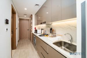 Winter Bliss Studio Azizi Riviera 9 Pool View