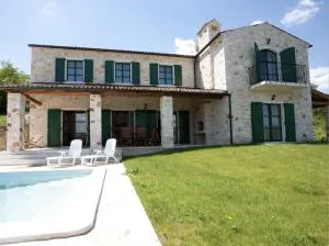 Spacious villa with 10x5m pool, aircon. Rural retreat, stunning views. - Brkač