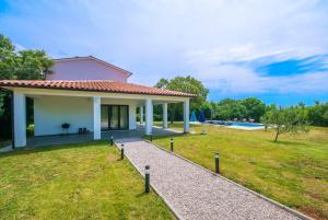 Villa Klara, beautiful and secluded villa close to the beach