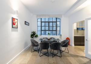 Stylish 2-Bedroom Flat with Balcony in Clerkenwell