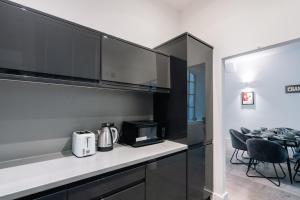 Stylish 2-Bedroom Flat with Balcony in Clerkenwell