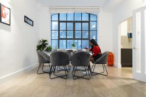 Stylish 2-Bedroom Flat with Balcony in Clerkenwell