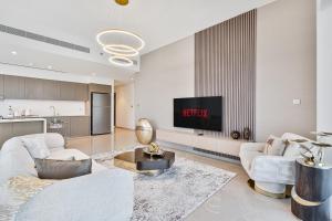 Luxury 3BR Apartment with Burj Khalifa Views