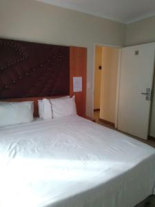 Lodge on 98 Alexander