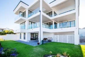 Atalanni at Shelley Point - Stompneusbaai