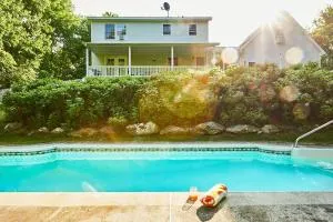 Beautifully Designed 4BR Home Heated Pool HotTub - Kinderhook