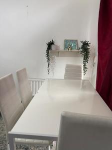 2 Bed Flat - Sleeps 4 - Parking - Wifi