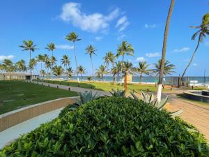 Casas de Geo- Apart-Hotel Cobertura em Vilas do Atlântico - Pé na Areia