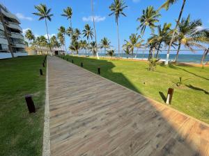 Casas de Geo- Apart-Hotel Cobertura em Vilas do Atlântico - Pé na Areia
