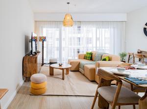 Riverside Square One, Two & Three Bedroom Apartment, Swimming pools, gym, workspace, Wonderiss Homes Westland Living