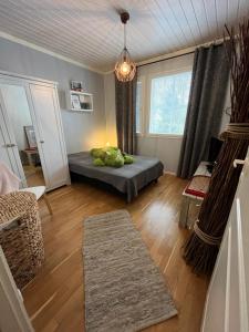 Paritalohuoneisto omalla pihalla