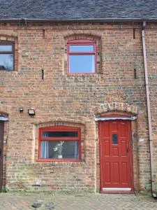 Bank Top Farm Cottages - Caverswall