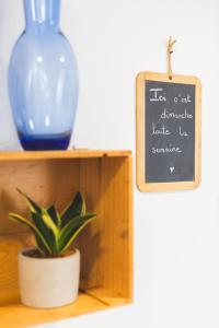 Appartements Le Perchoir, avec parking, face aux Thermes : photos des chambres