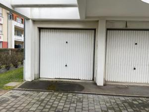 Modern and Bright home walk to beach with garage