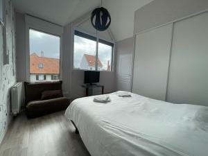 Maisons de vacances Modern and Bright home walk to beach with garage : photos des chambres