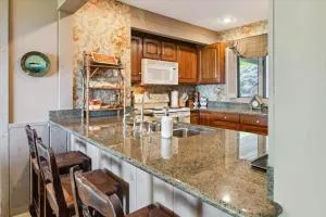 New- Resort villa- 2Bedroom 3Bath unit Golf Pools - Central Lake