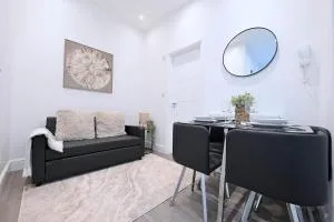 West Hendon Apt with Parking - The Hyde